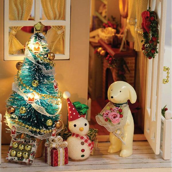 Christmas Themed Living Room Dollhouse