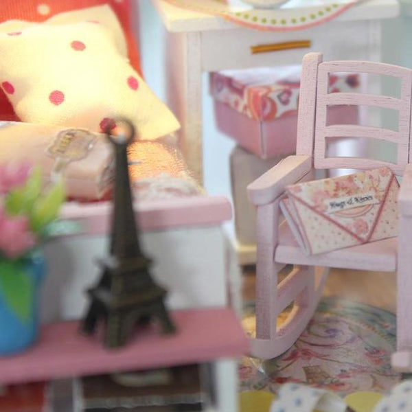 Lamp Bedroom Dollhouse with Ribbon Holder